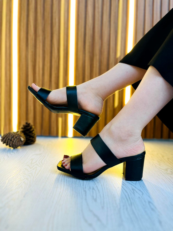 صندل دو بند مشکی زنانه ۰۹